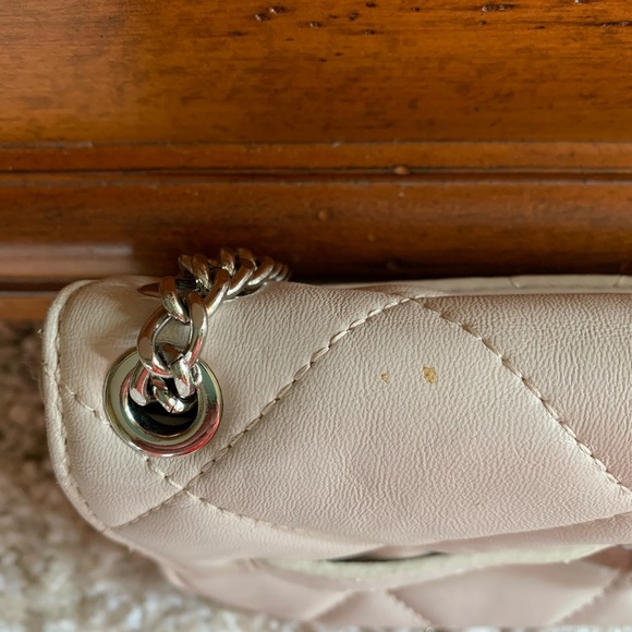 Fabulous, timeless, quilted handbag. - Picture 7 of 9